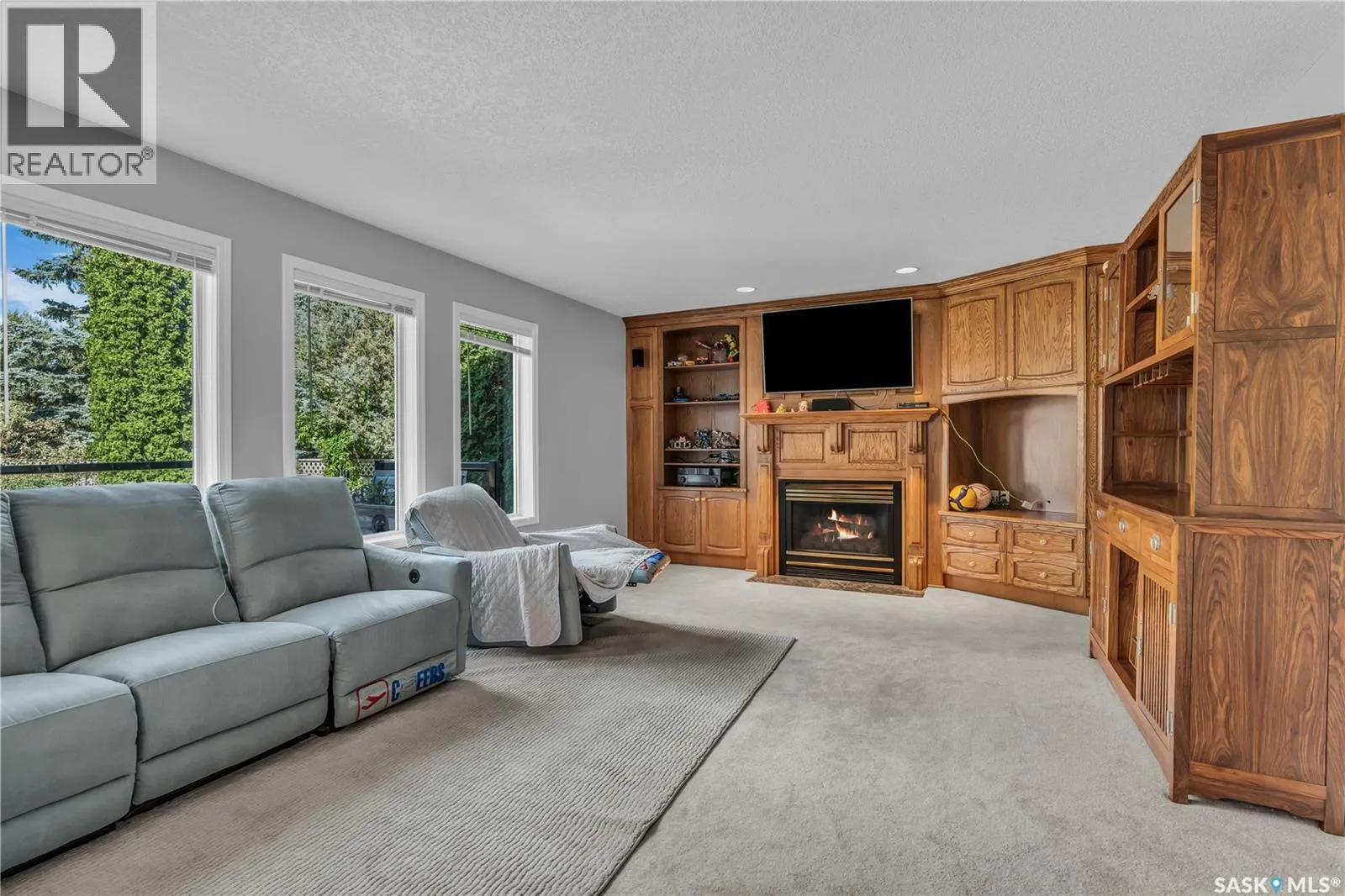636 Braeside VIEW
