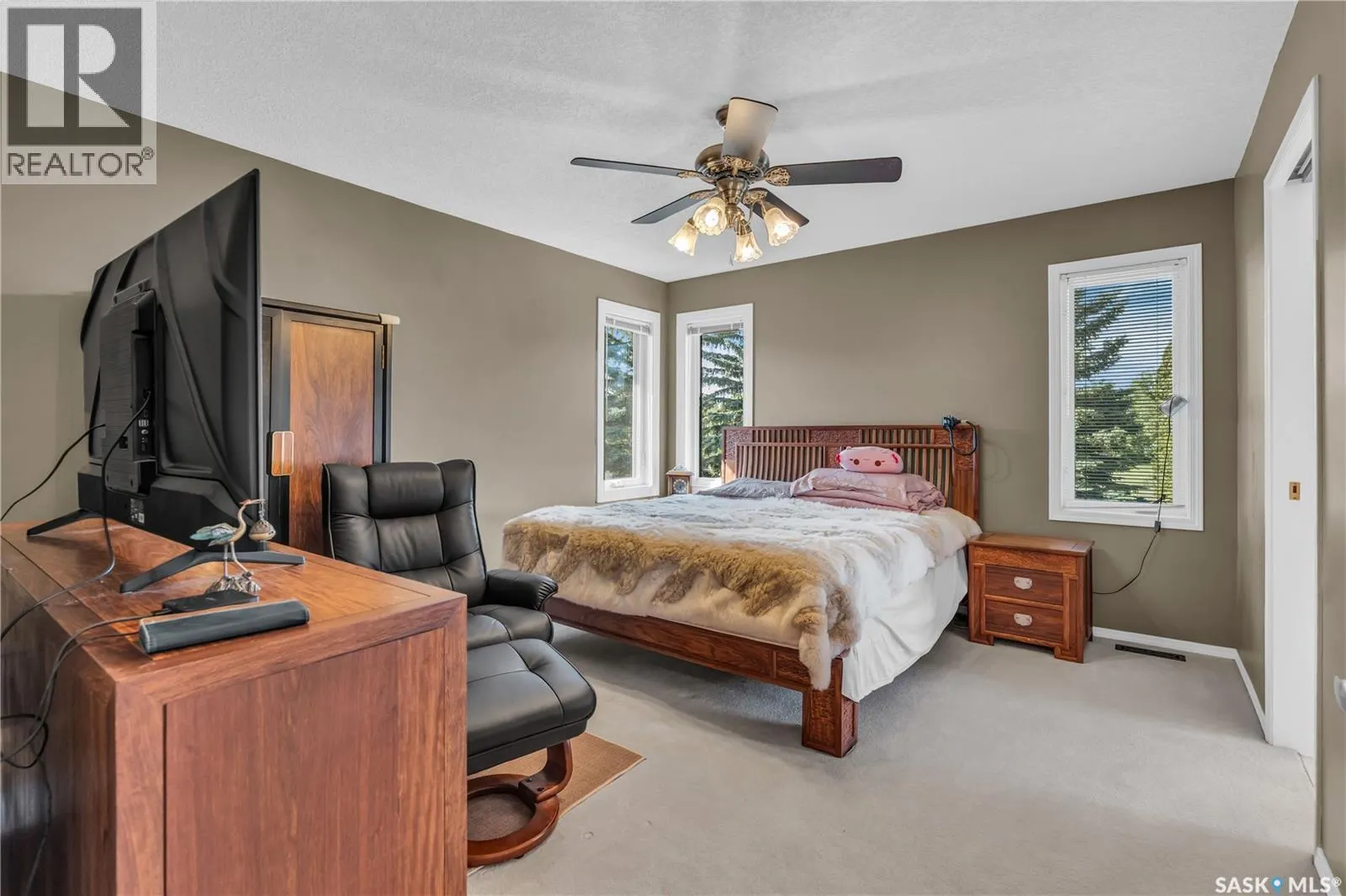 636 Braeside VIEW