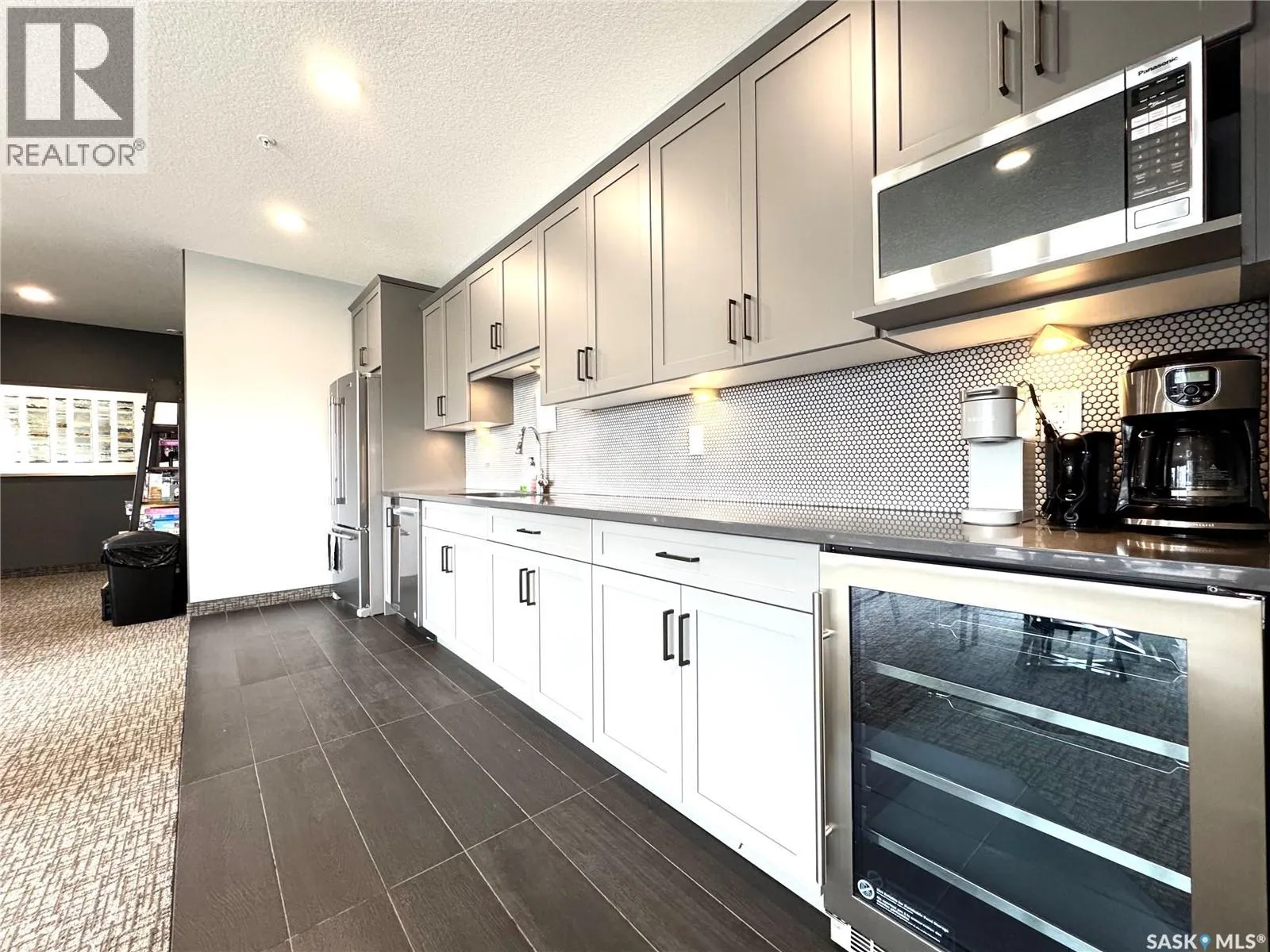 232 105 Willis CRESCENT