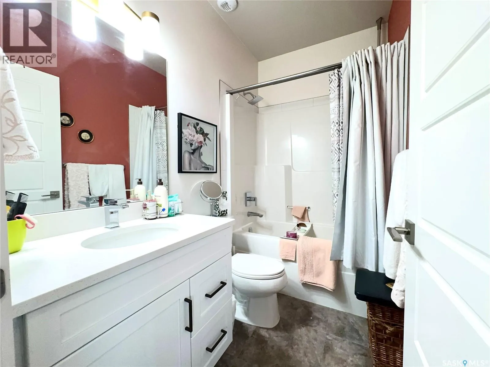 232 105 Willis CRESCENT