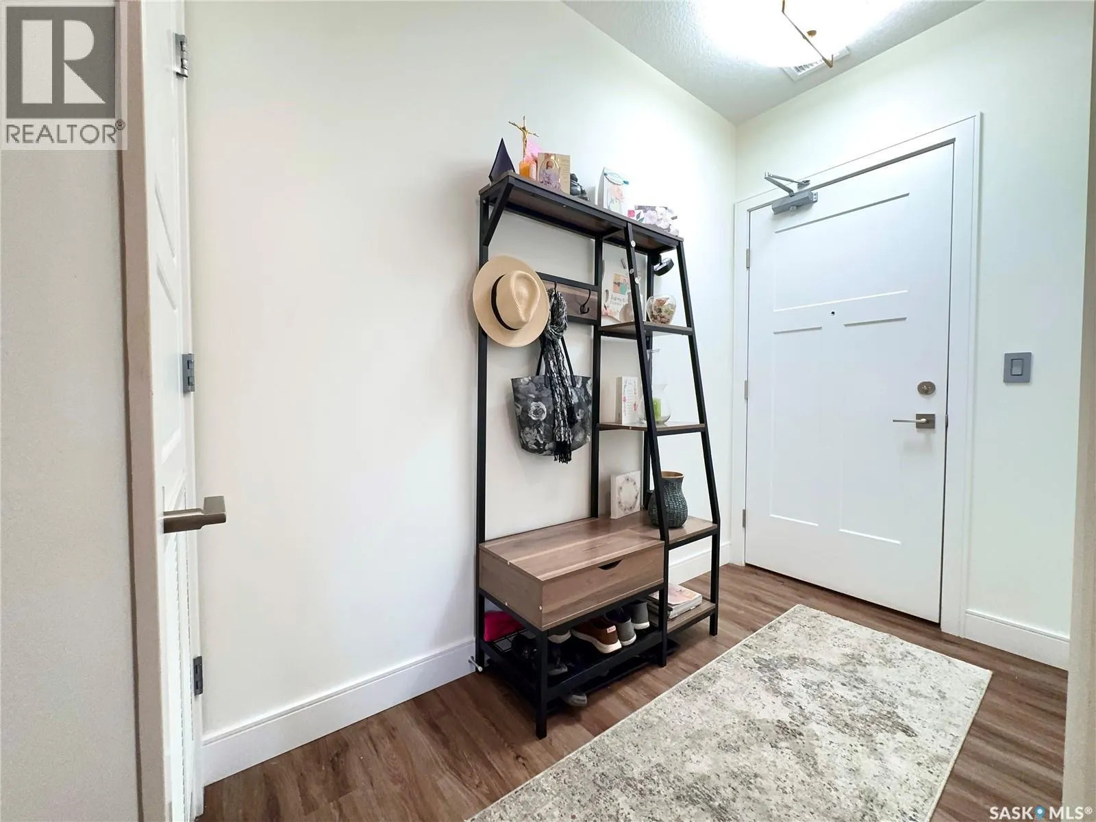 232 105 Willis CRESCENT