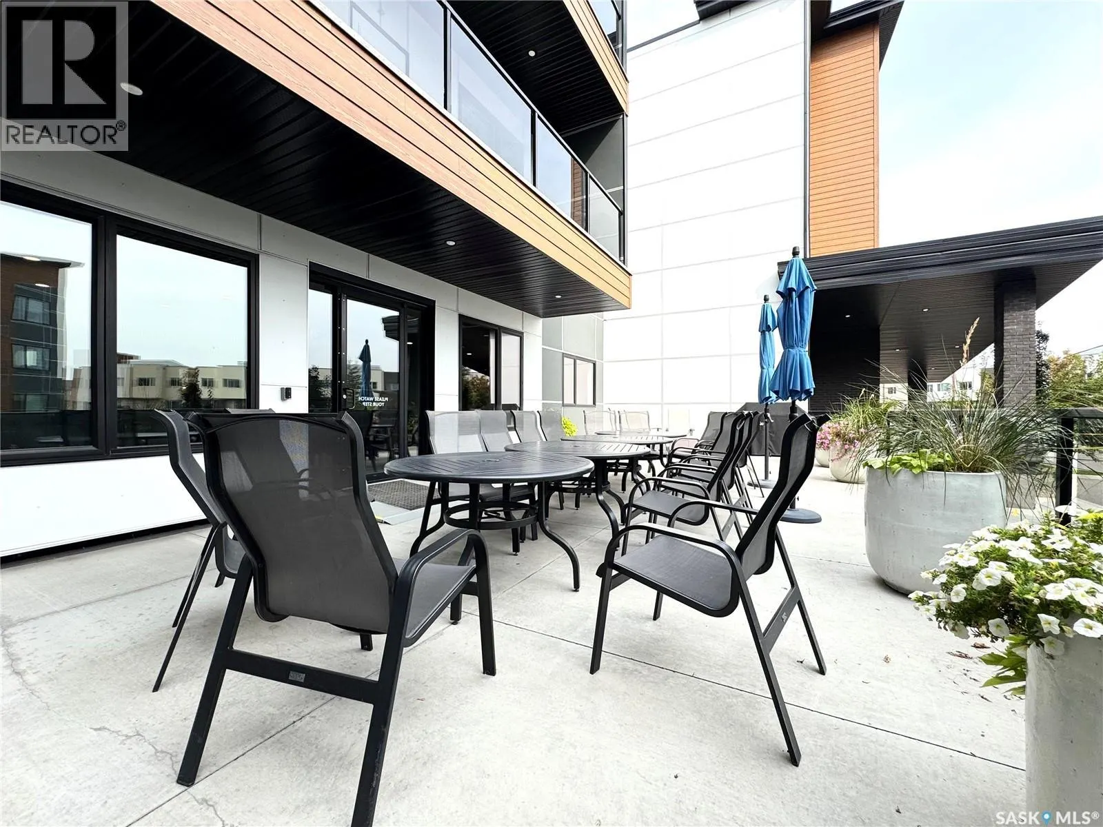 232 105 Willis CRESCENT