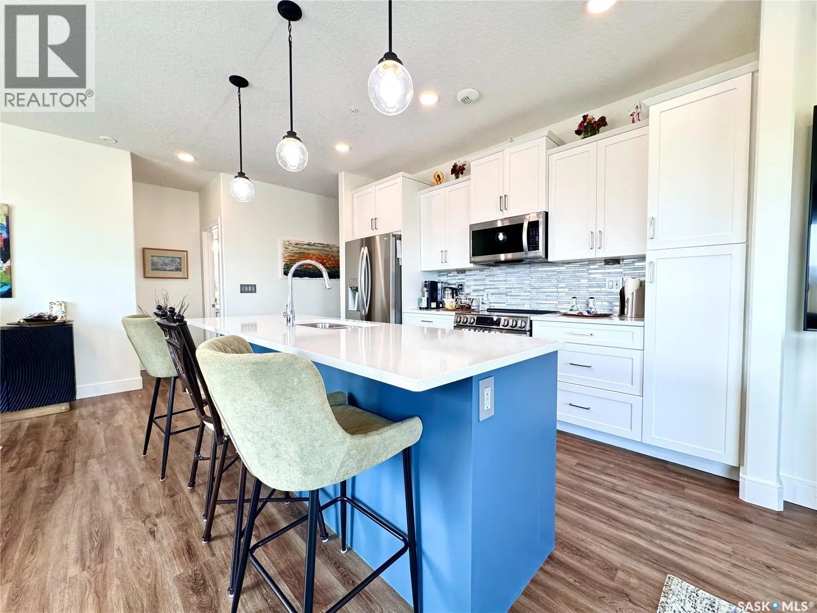 232 105 Willis CRESCENT