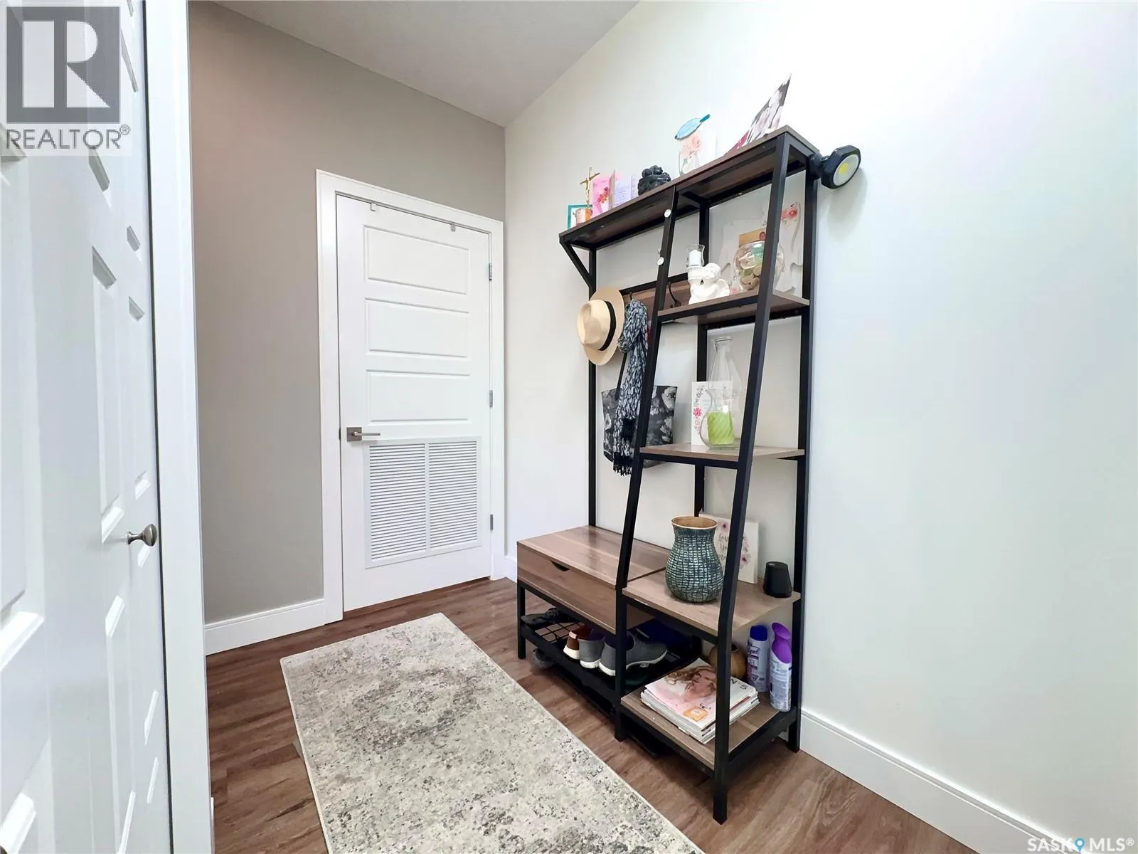 232 105 Willis CRESCENT