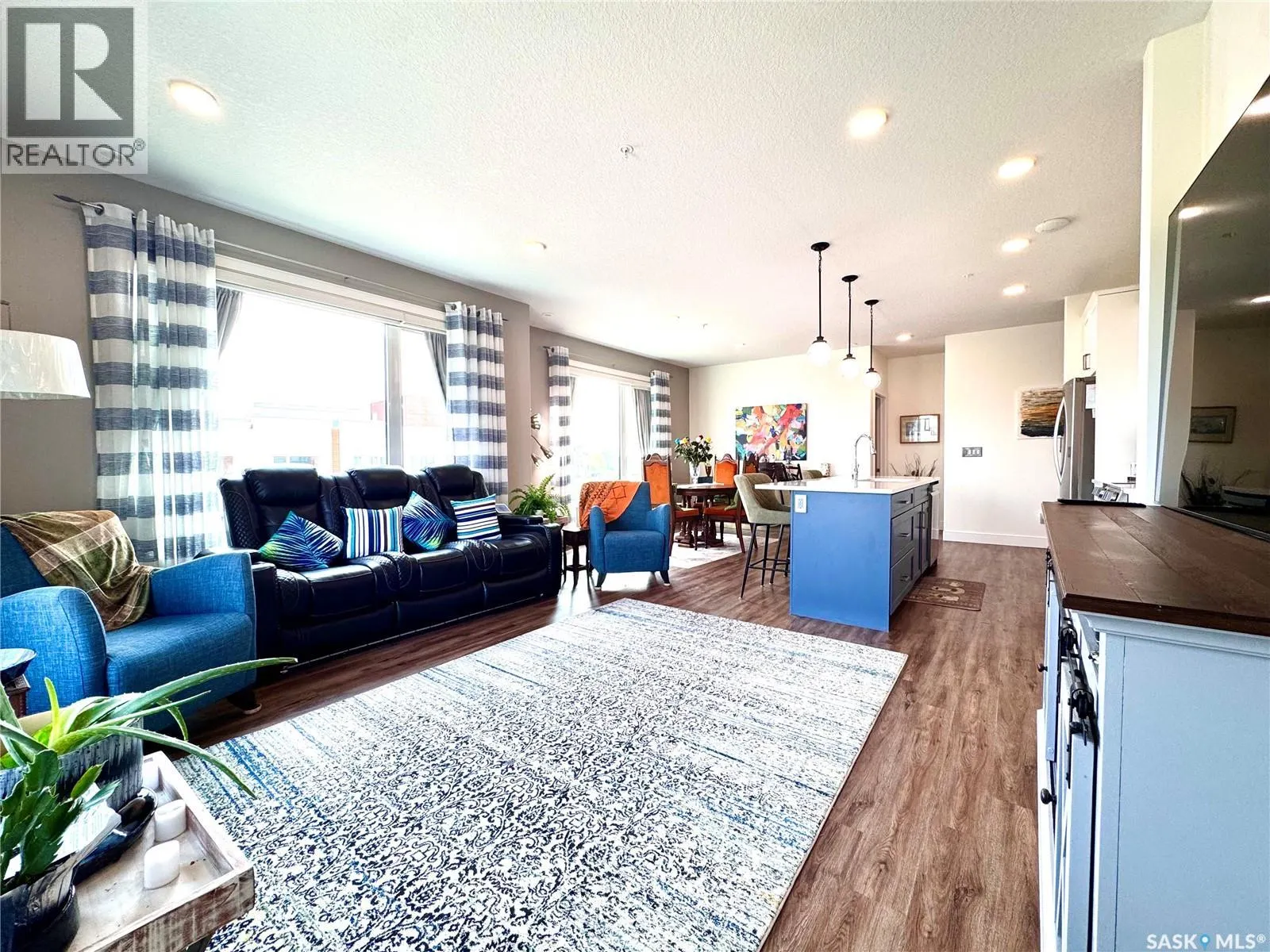 232 105 Willis CRESCENT
