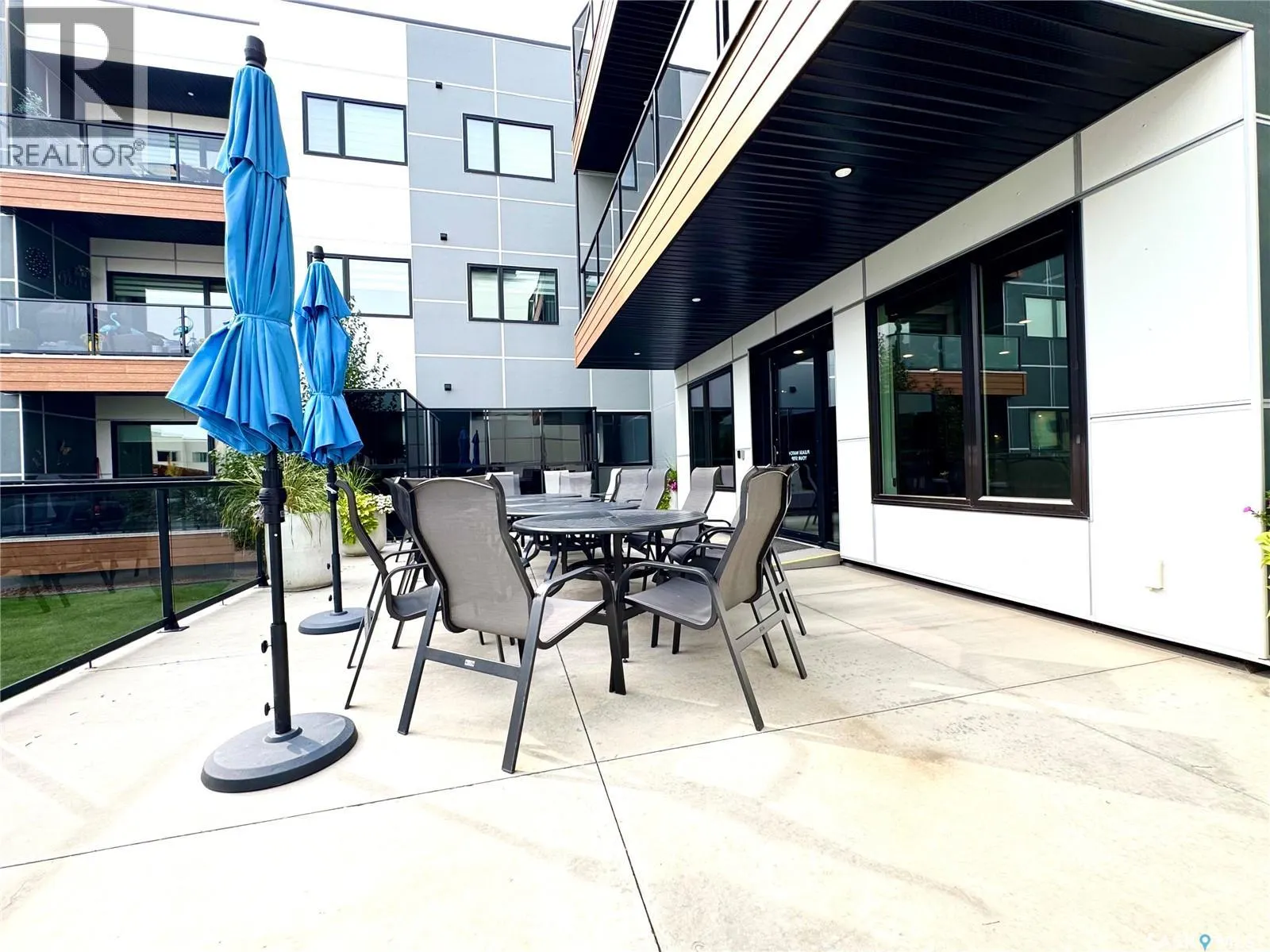 232 105 Willis CRESCENT