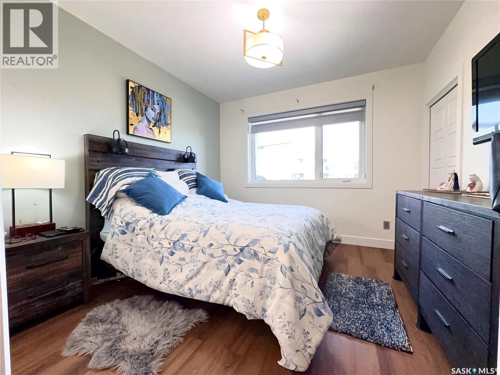 232 105 Willis CRESCENT