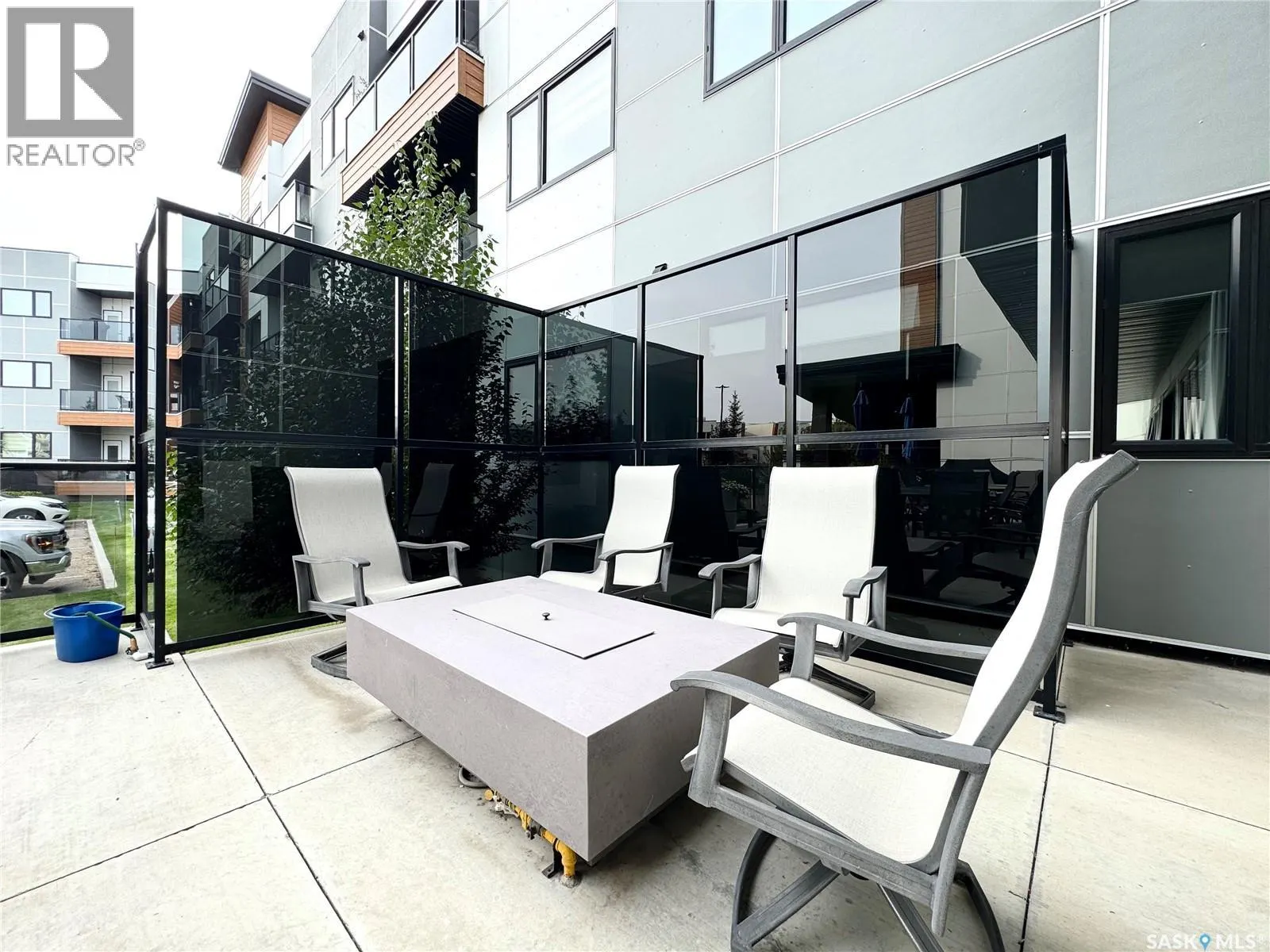 232 105 Willis CRESCENT