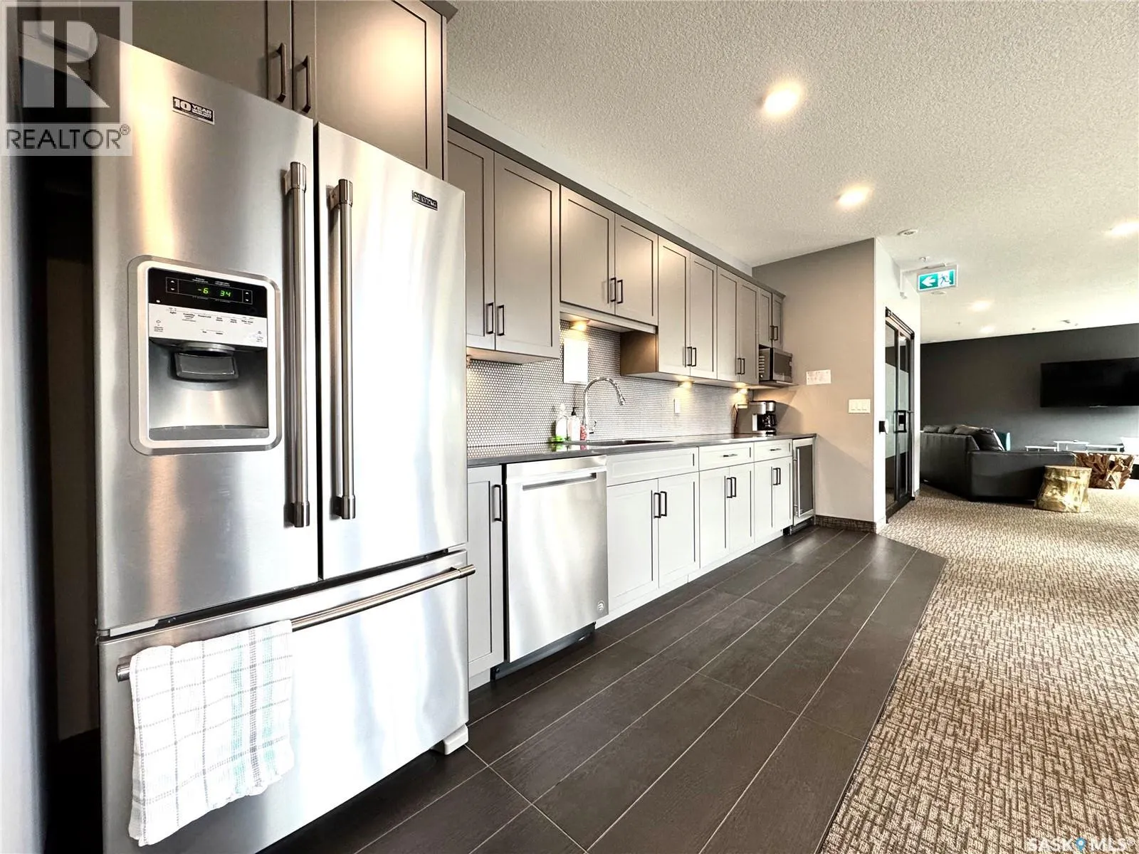 232 105 Willis CRESCENT