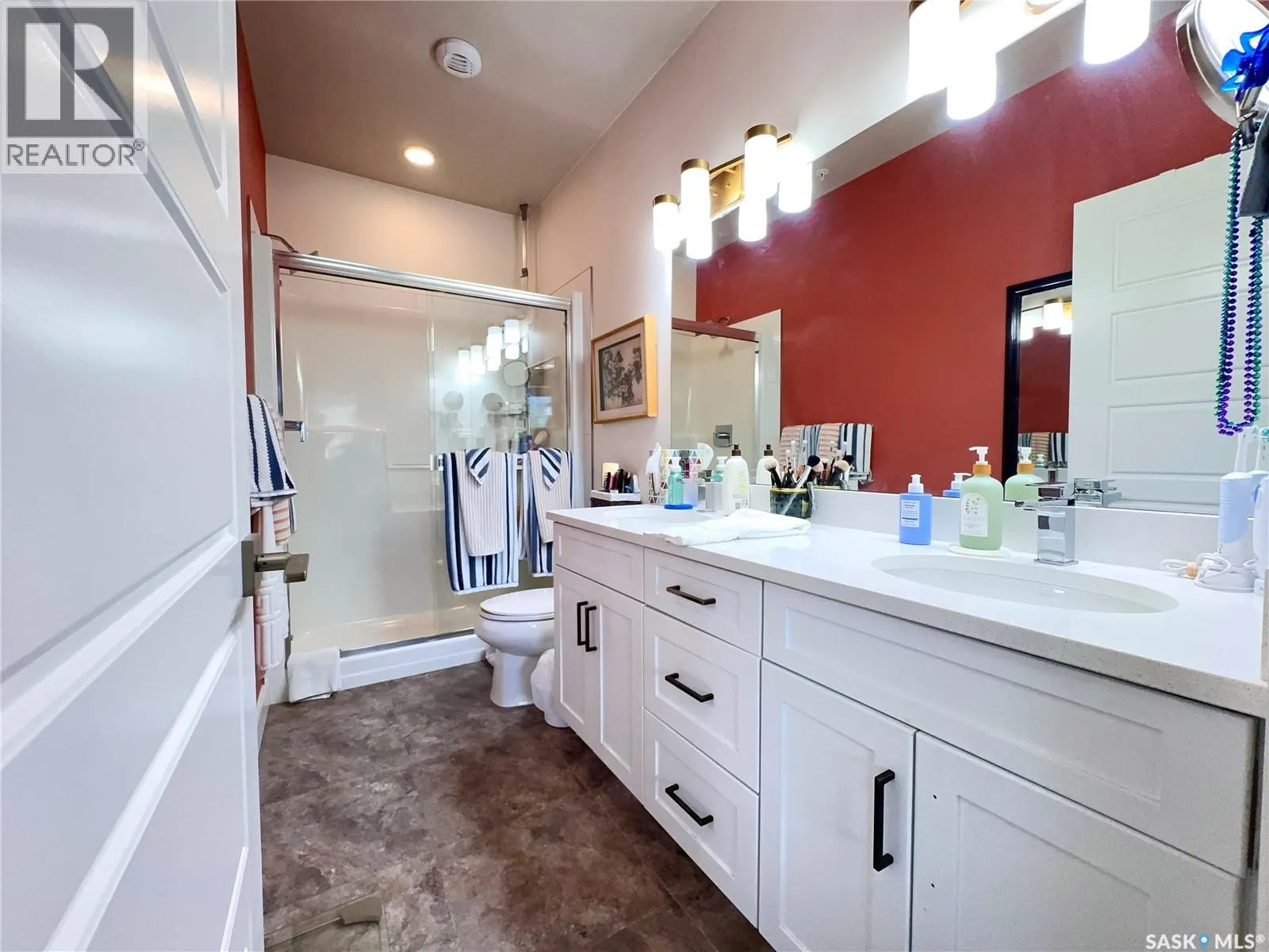 232 105 Willis CRESCENT