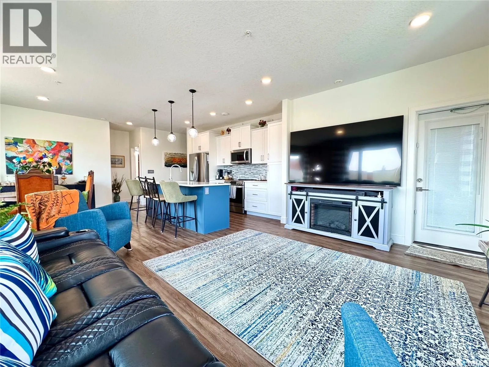 232 105 Willis CRESCENT