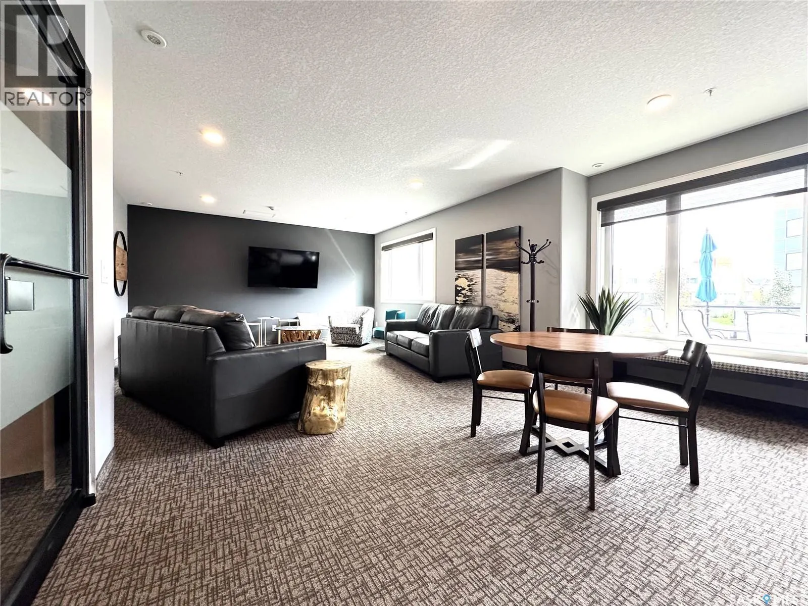 232 105 Willis CRESCENT