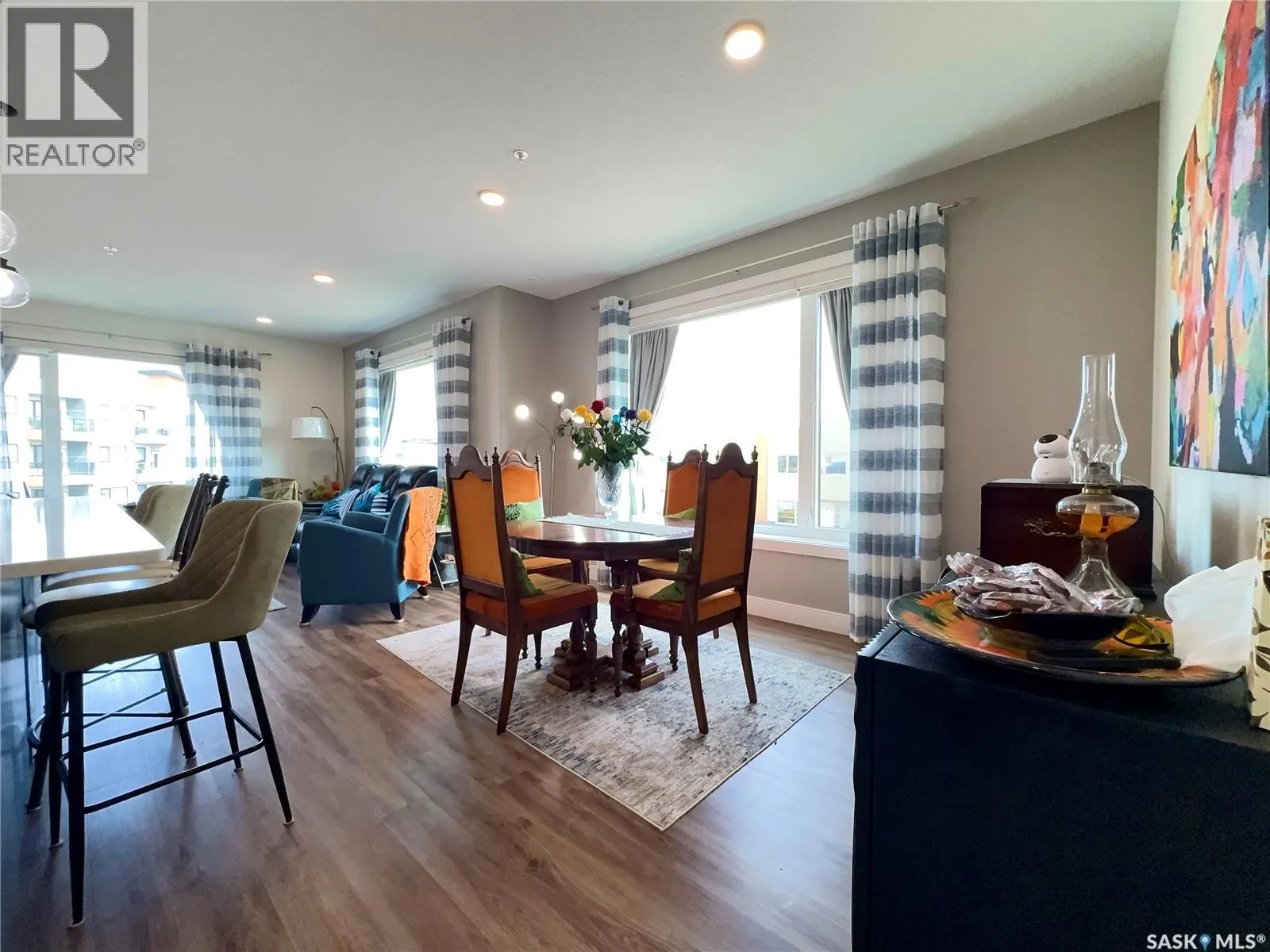 232 105 Willis CRESCENT