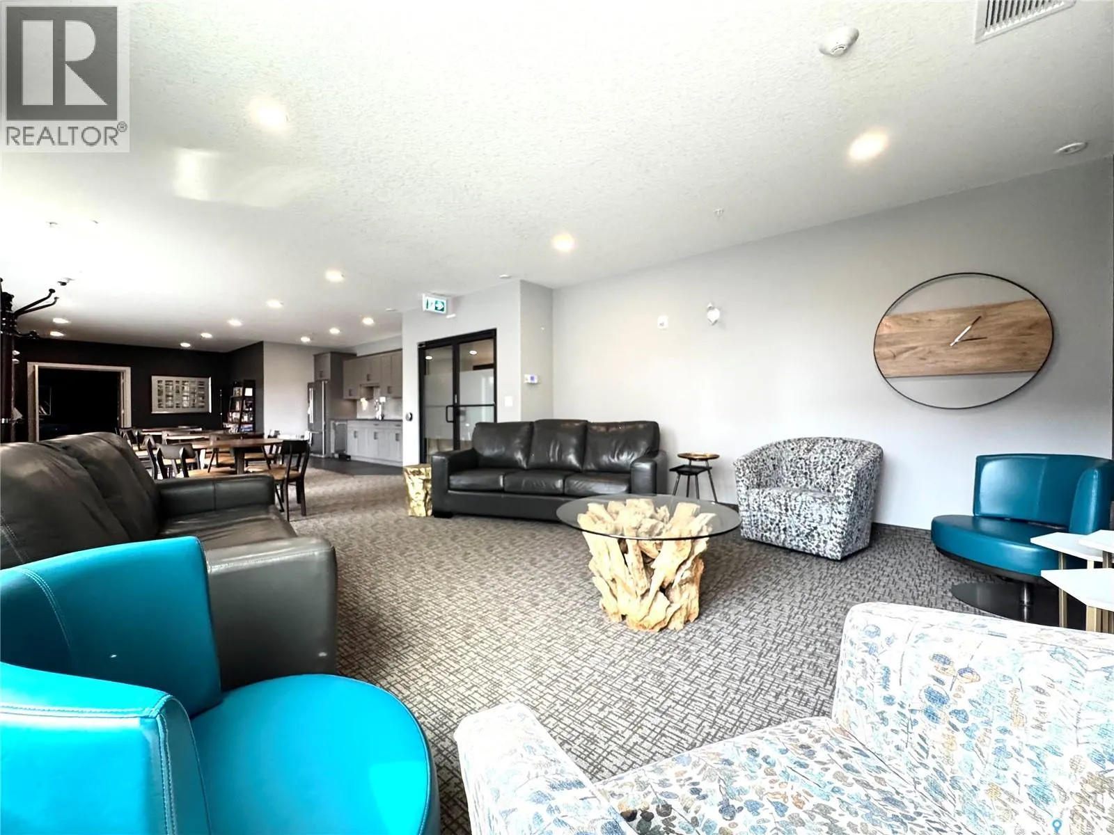 232 105 Willis CRESCENT