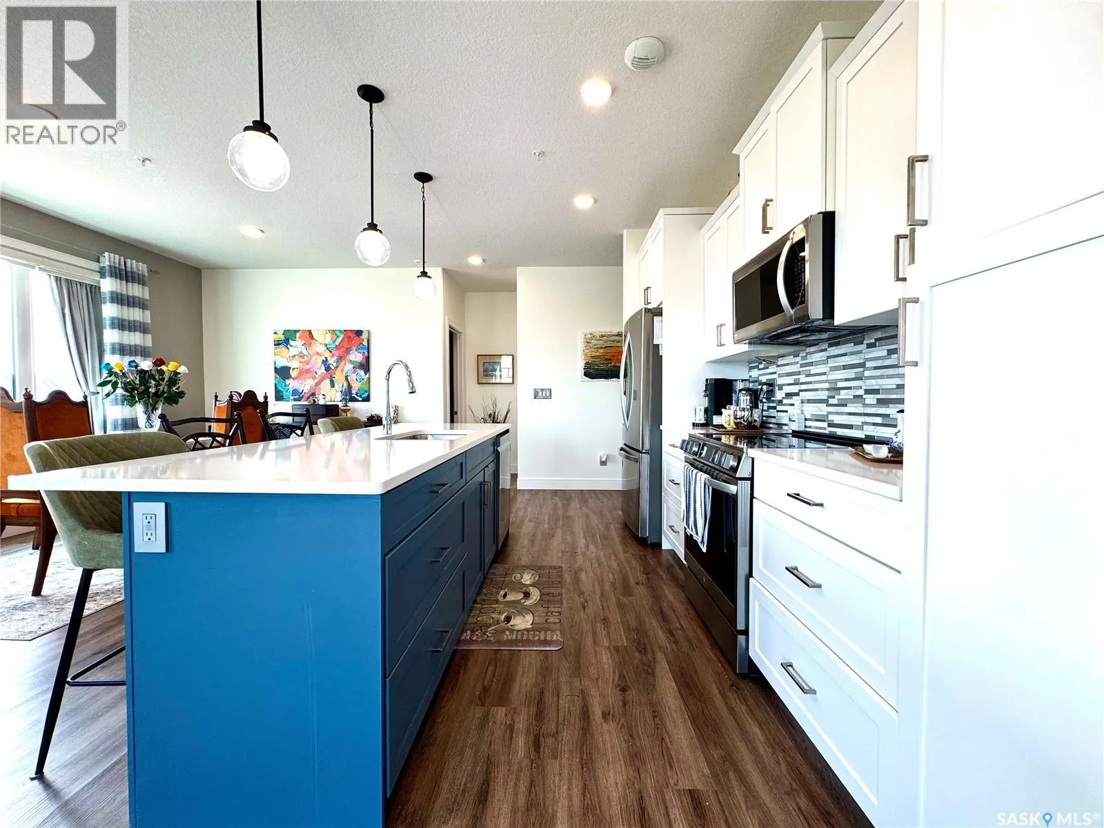 232 105 Willis CRESCENT