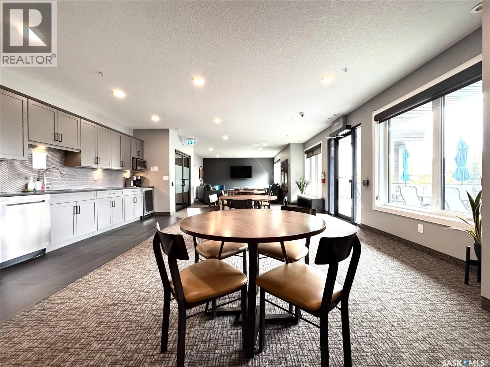 232 105 Willis CRESCENT