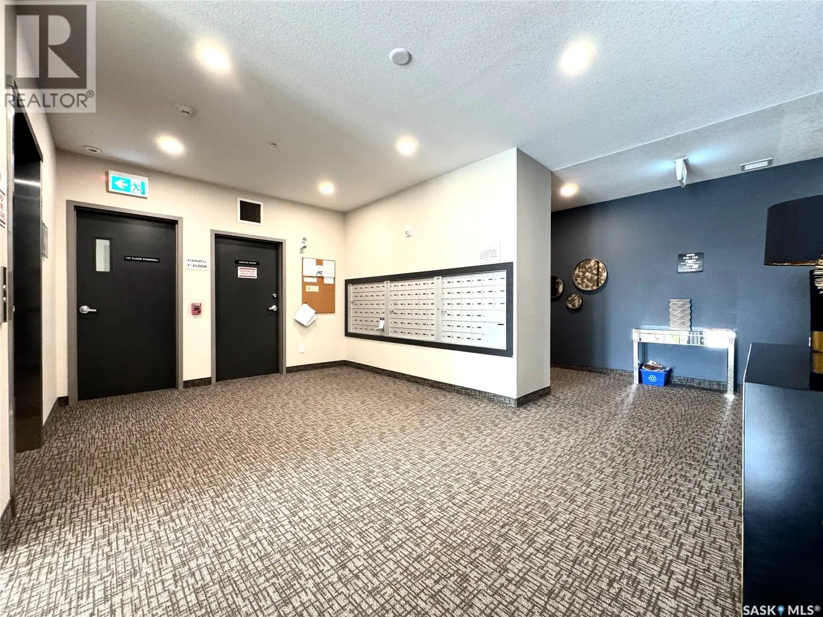 232 105 Willis CRESCENT