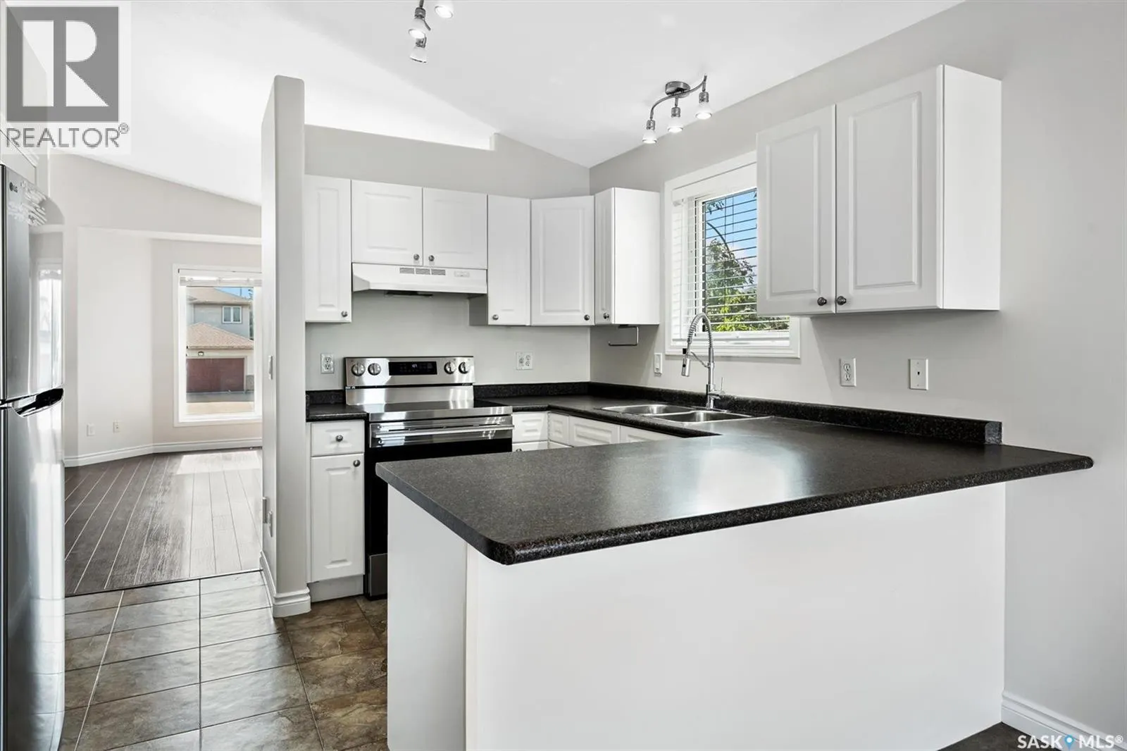 454 Buckwold COVE