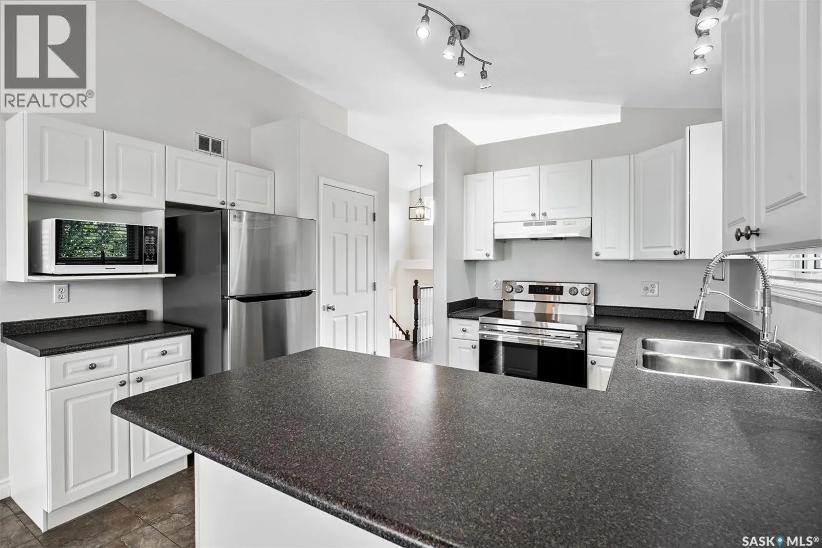 454 Buckwold COVE