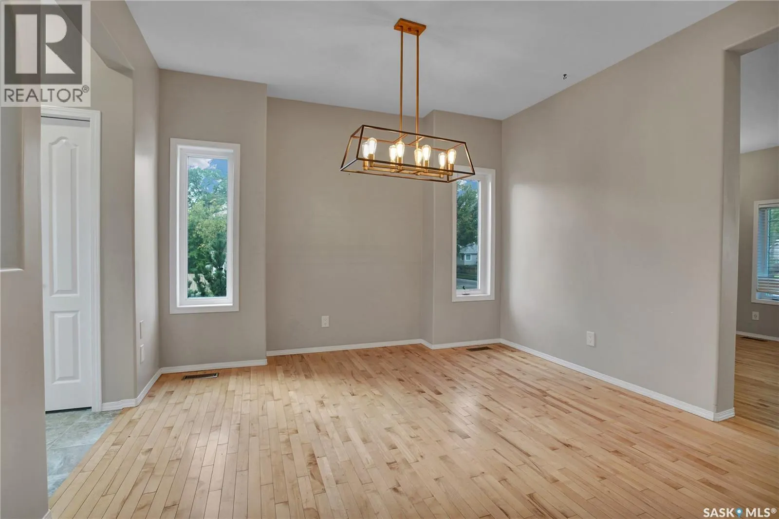 202 2nd STREET E