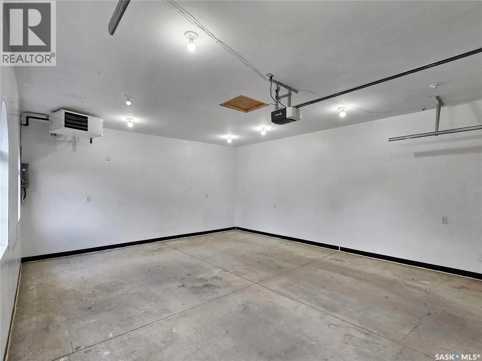 202 2nd STREET E