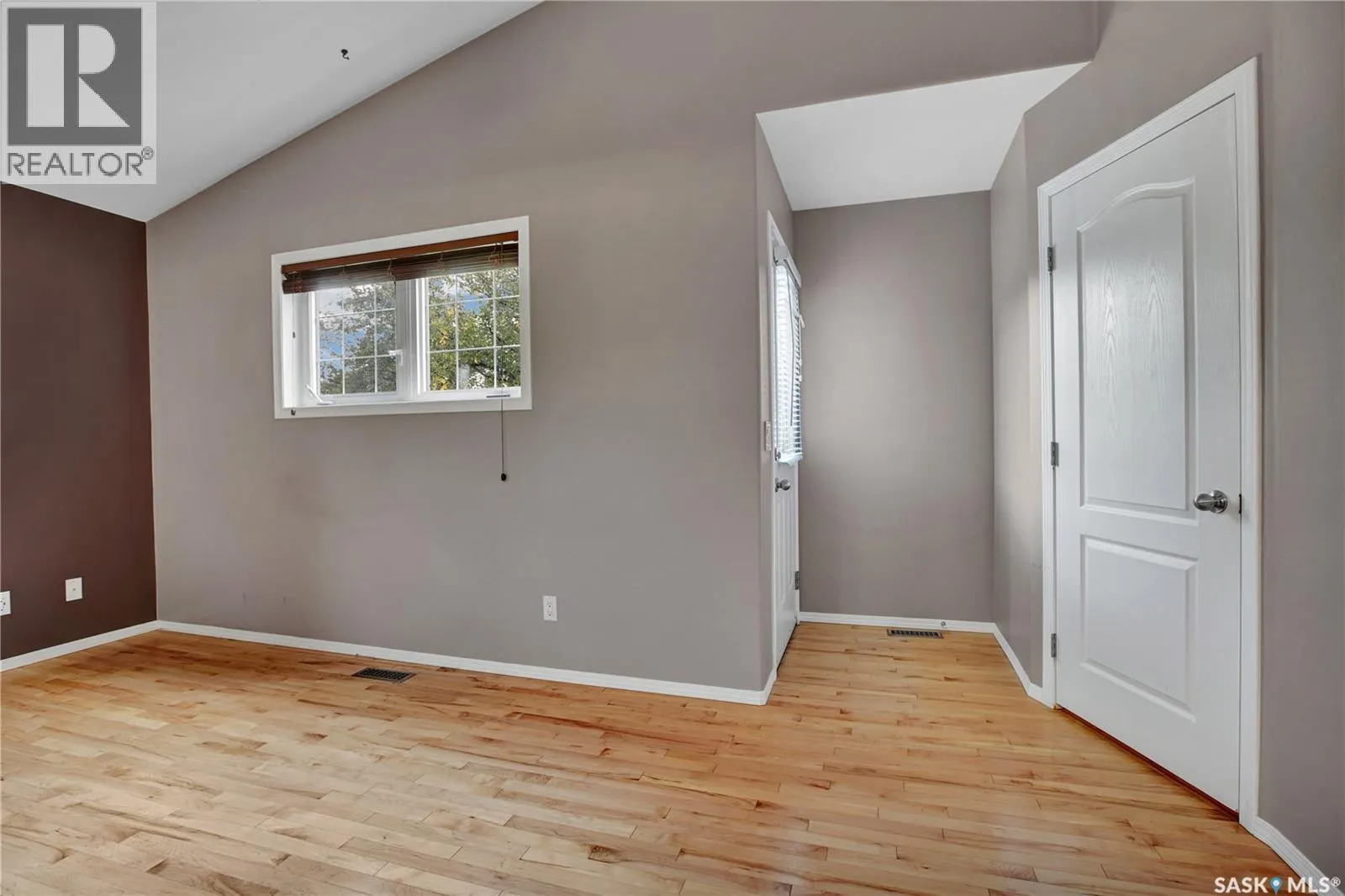 202 2nd STREET E