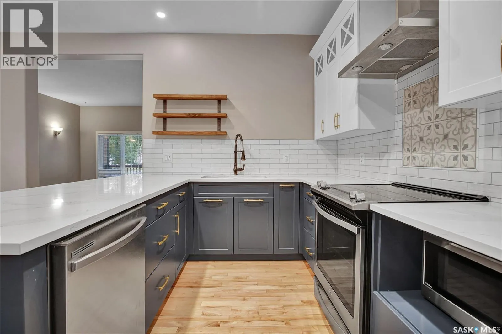 202 2nd STREET E
