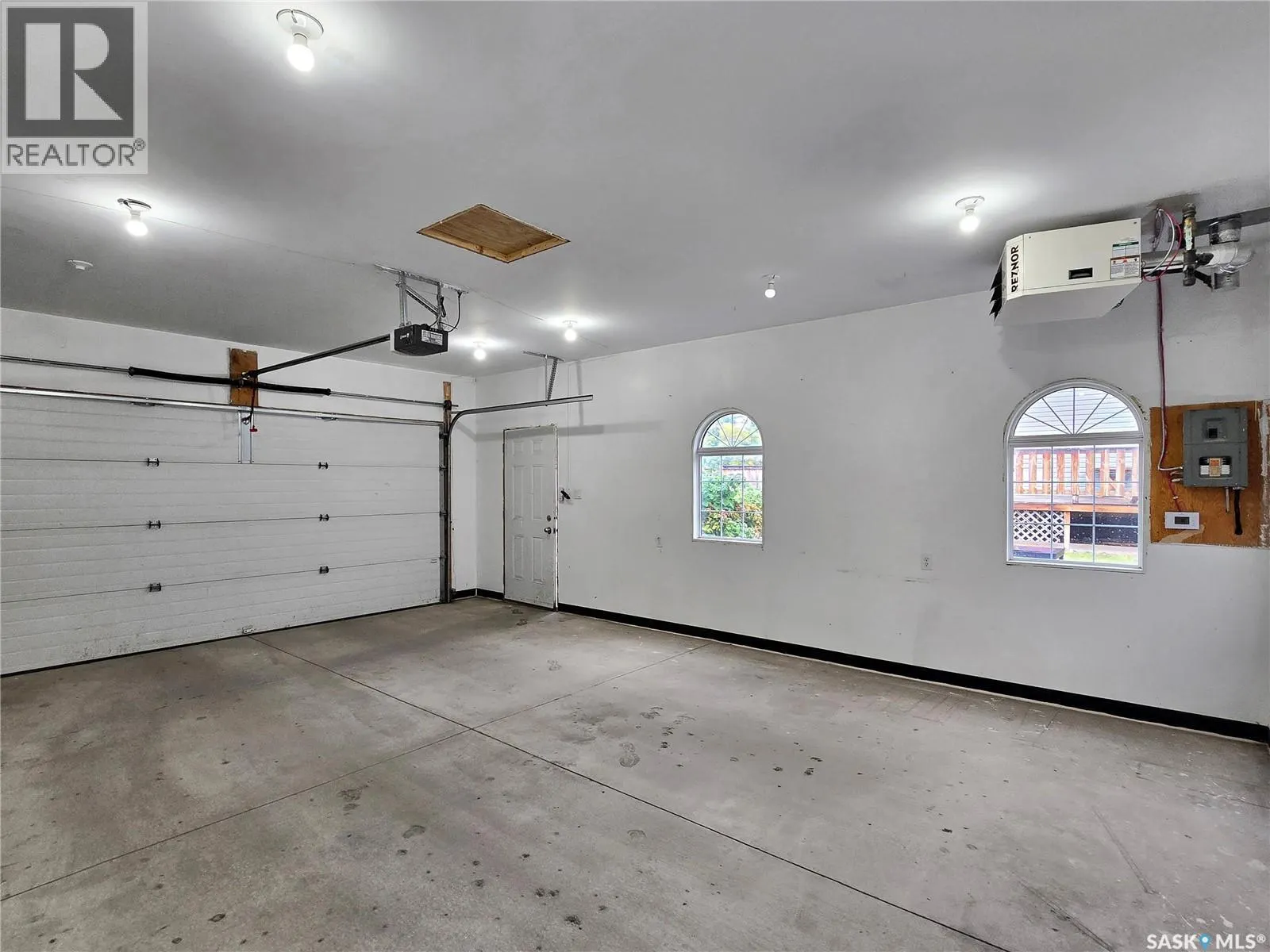 202 2nd STREET E