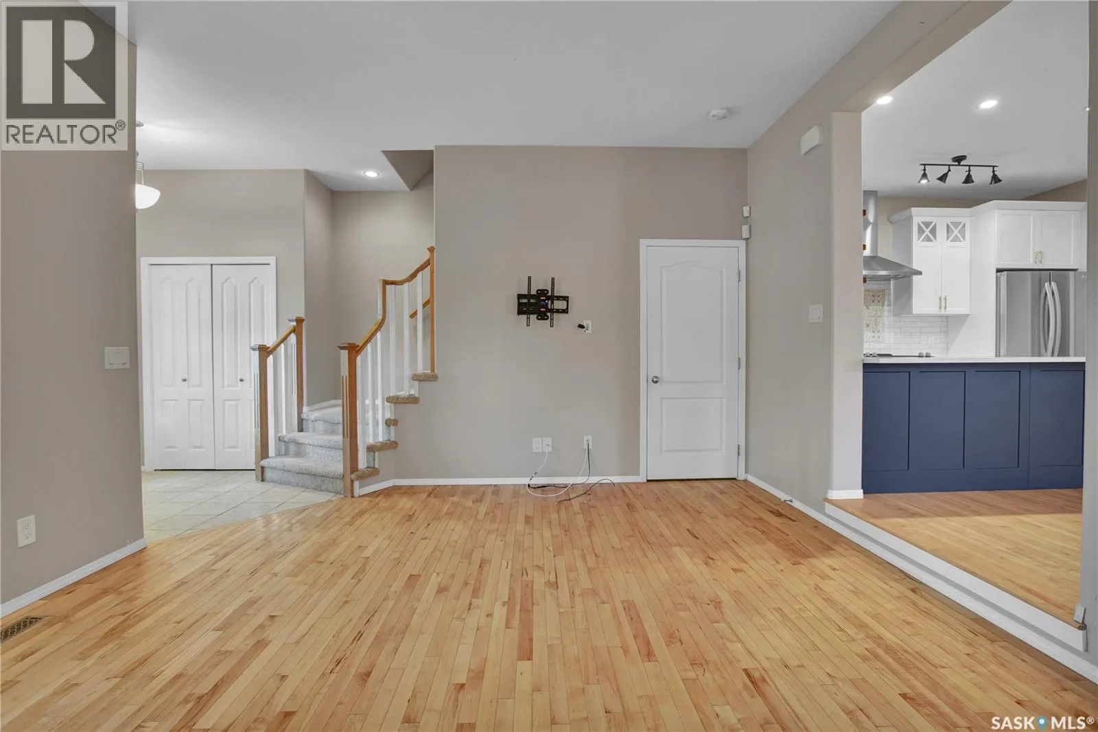 202 2nd STREET E