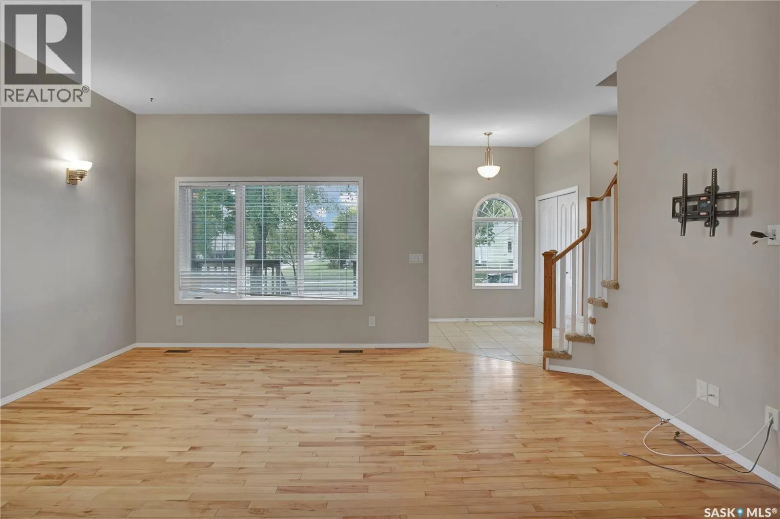202 2nd STREET E