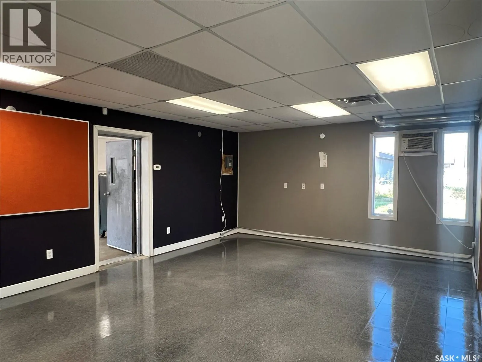 5 & 7 Commercial CRESCENT
