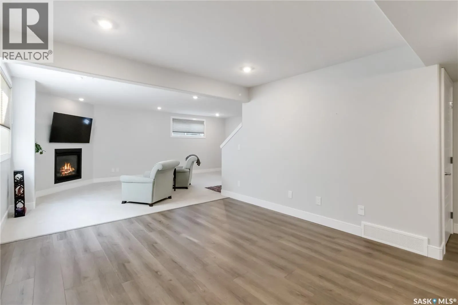 5 435 Palmer CRESCENT