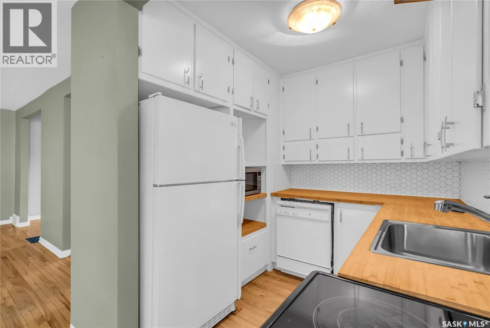 718 5th STREET E