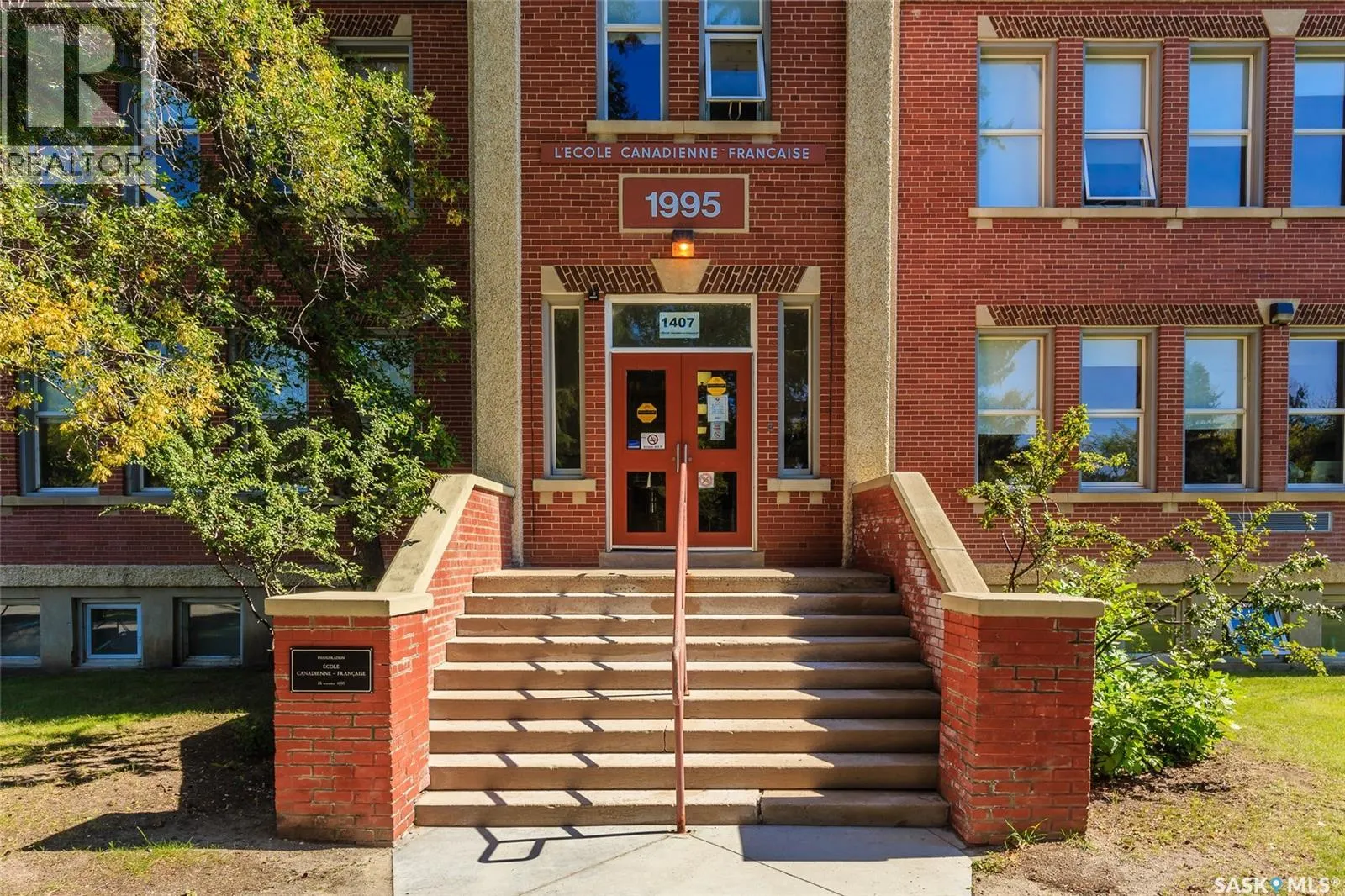 718 5th STREET E