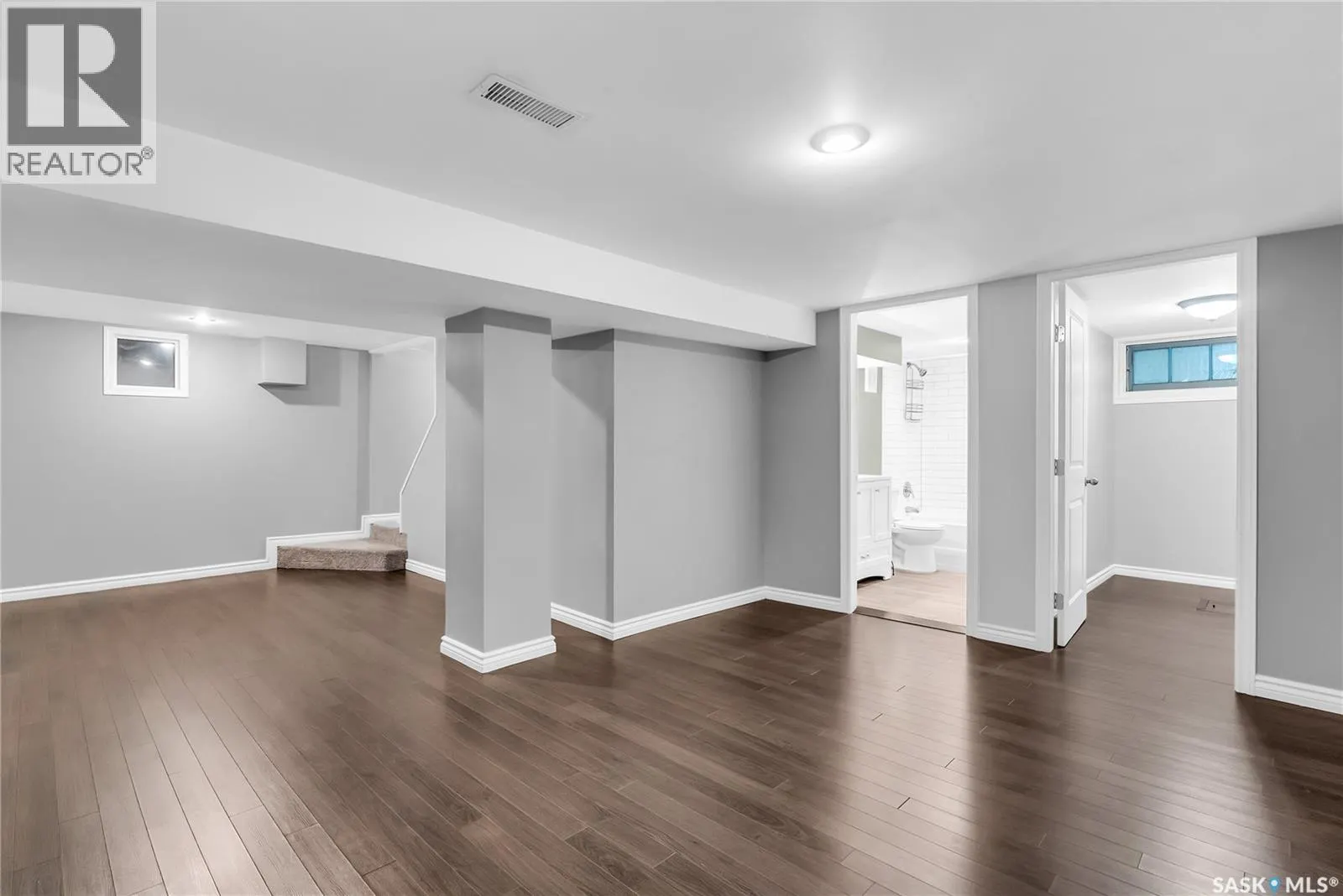 718 5th STREET E
