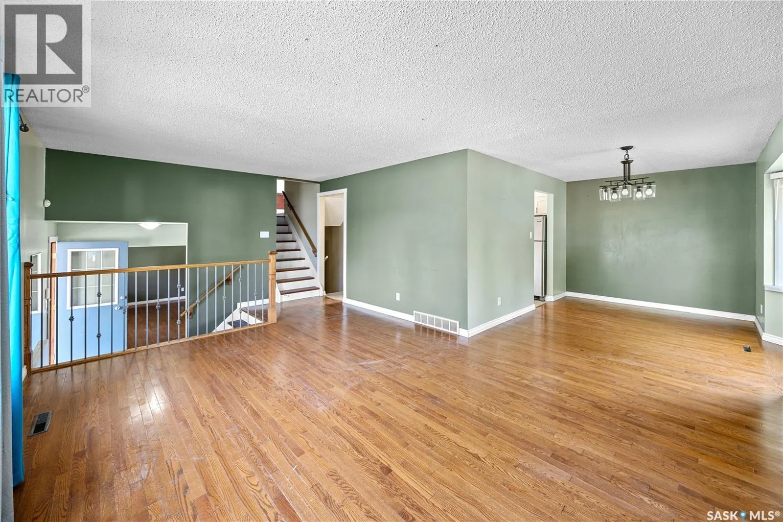 3002 Eastview