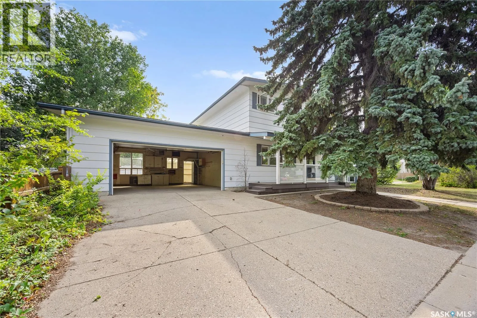 3002 Eastview