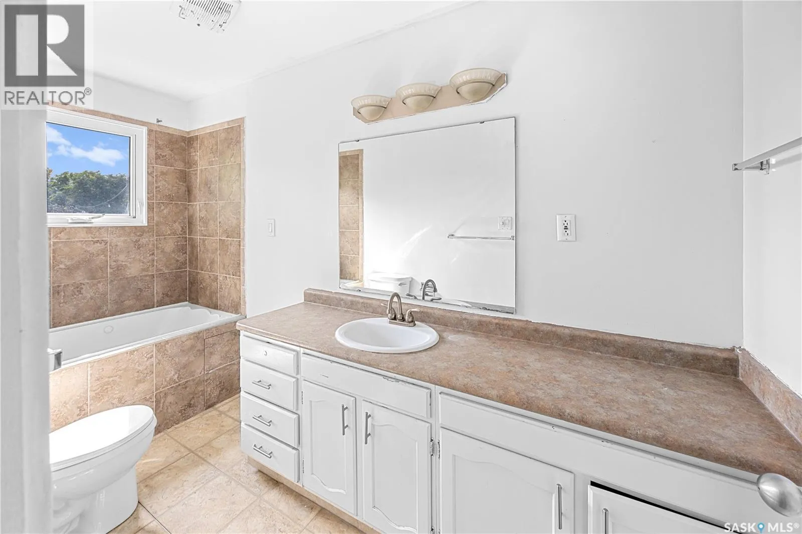 3002 Eastview