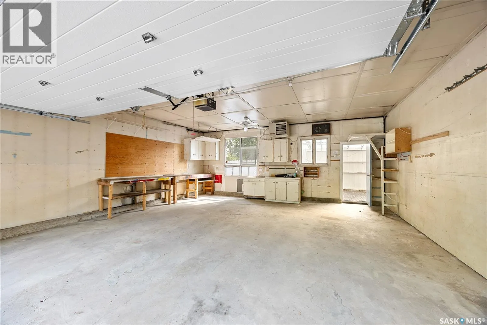 3002 Eastview