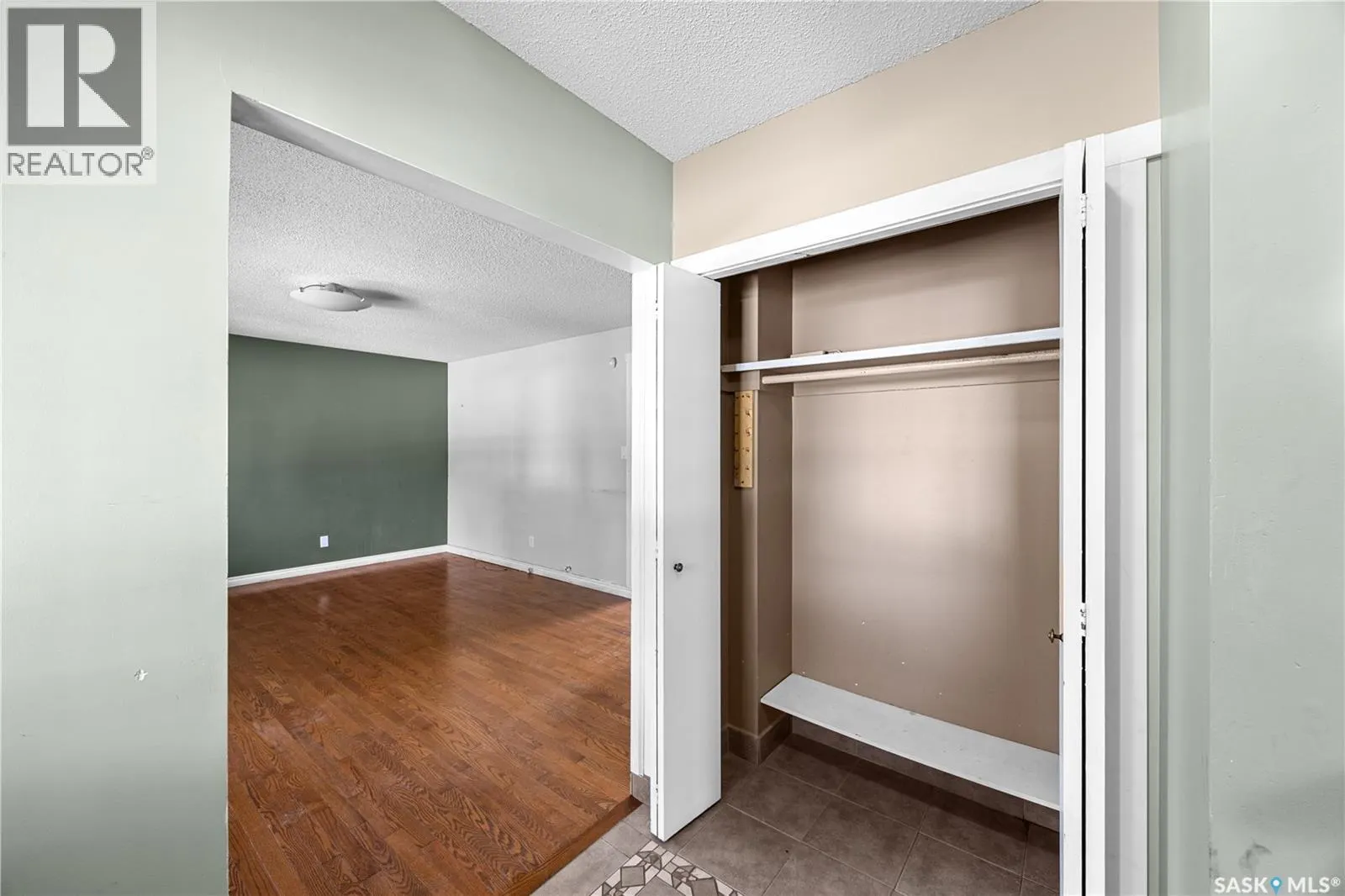 3002 Eastview