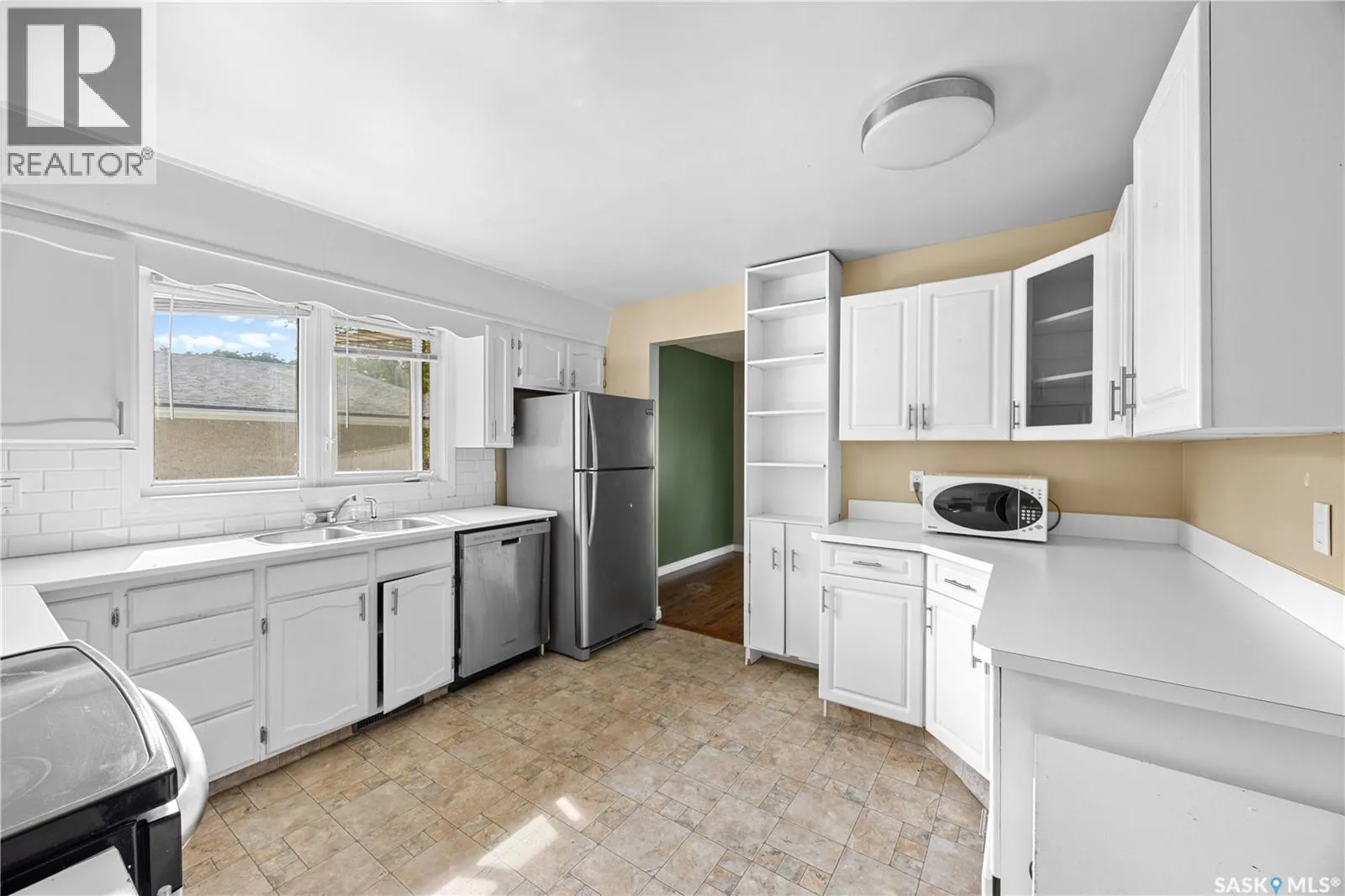 3002 Eastview