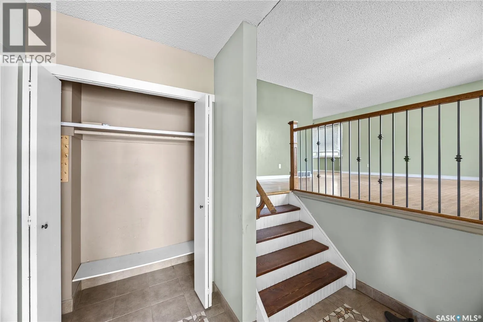 3002 Eastview