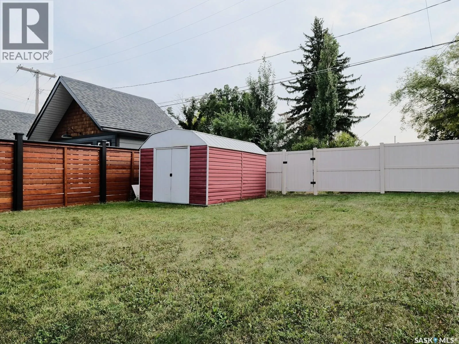 106 8th AVENUE W