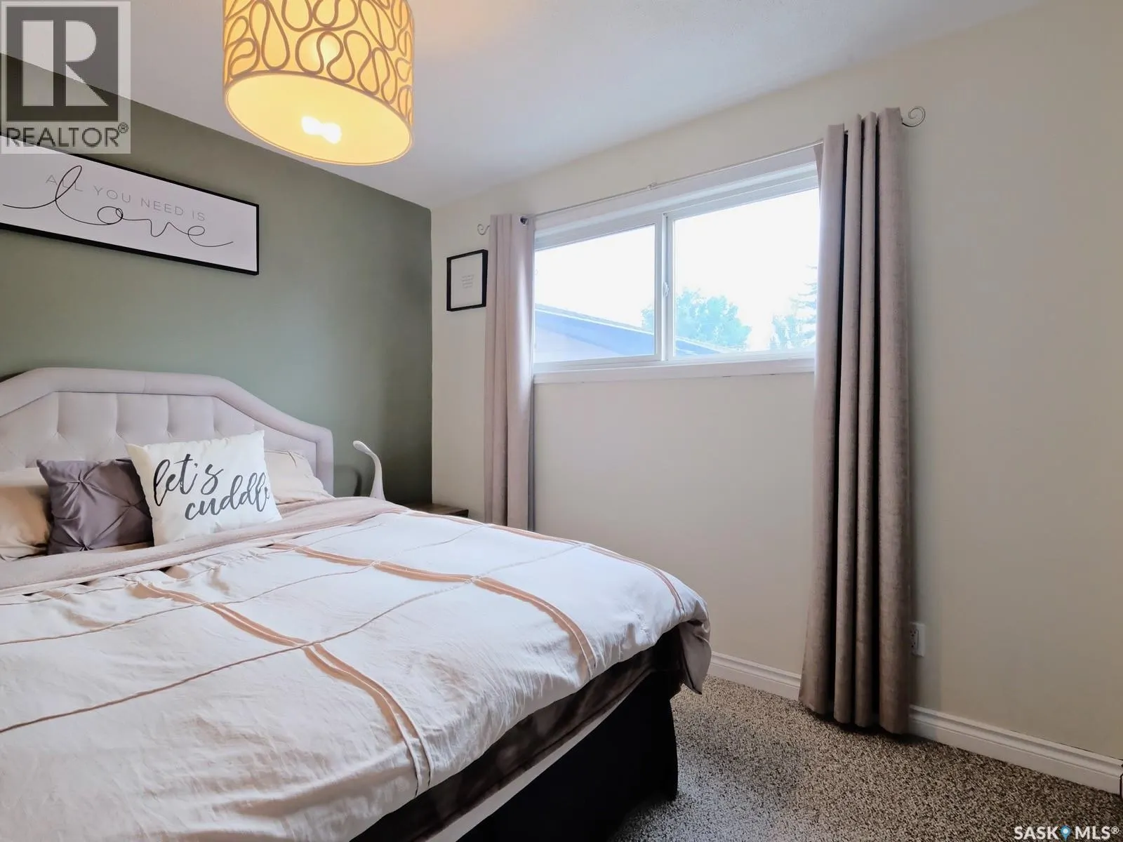 106 8th AVENUE W
