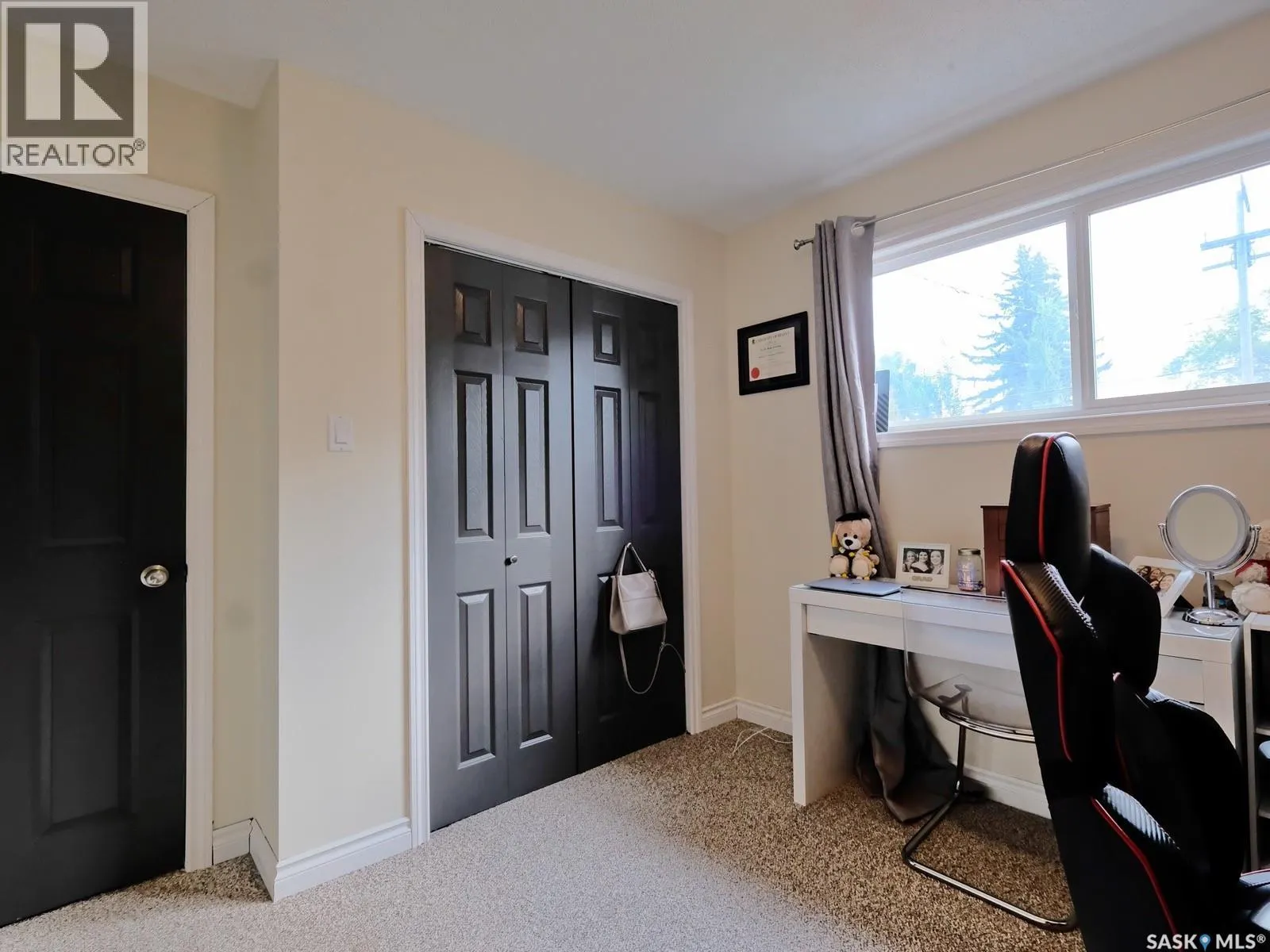 106 8th AVENUE W