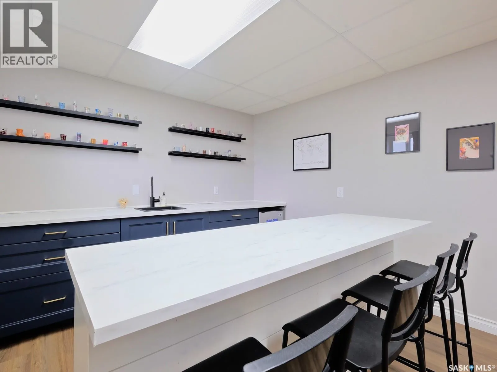106 8th AVENUE W