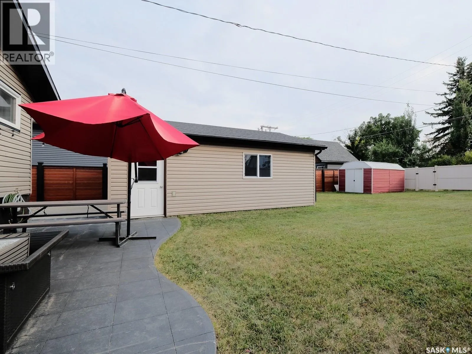 106 8th AVENUE W
