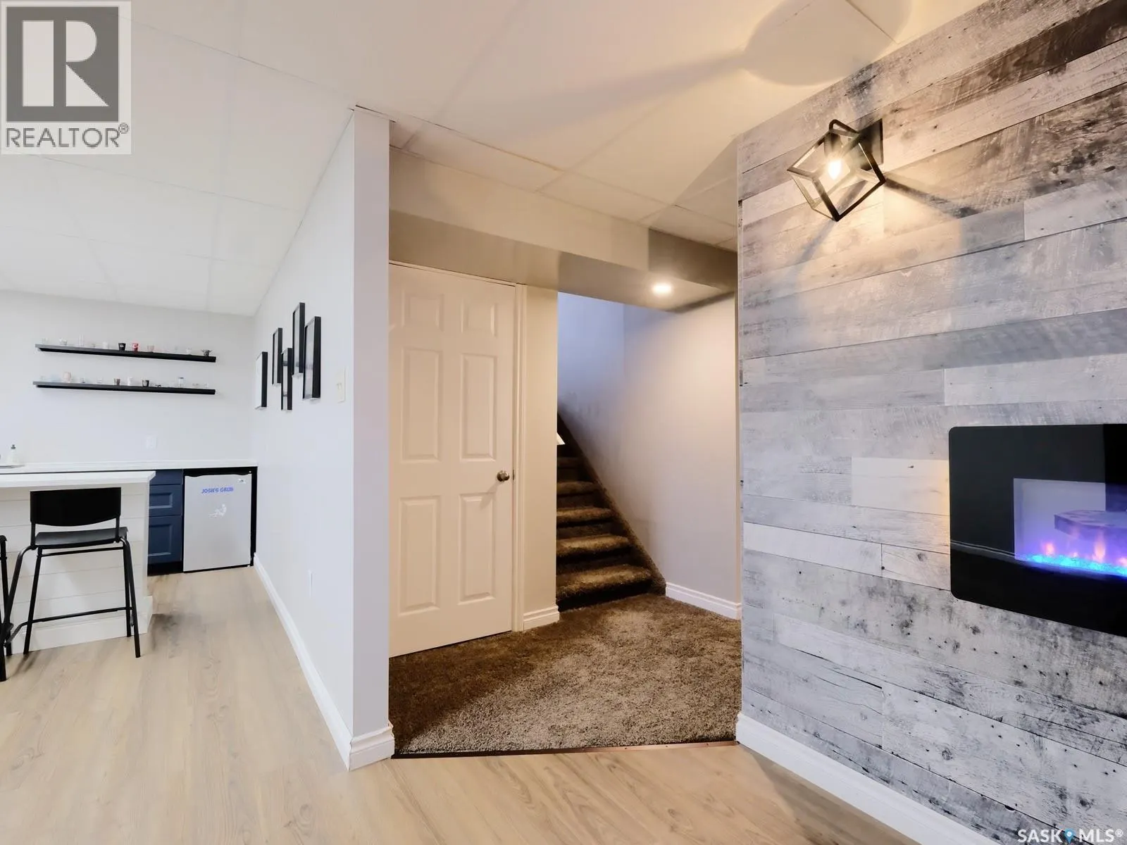 106 8th AVENUE W