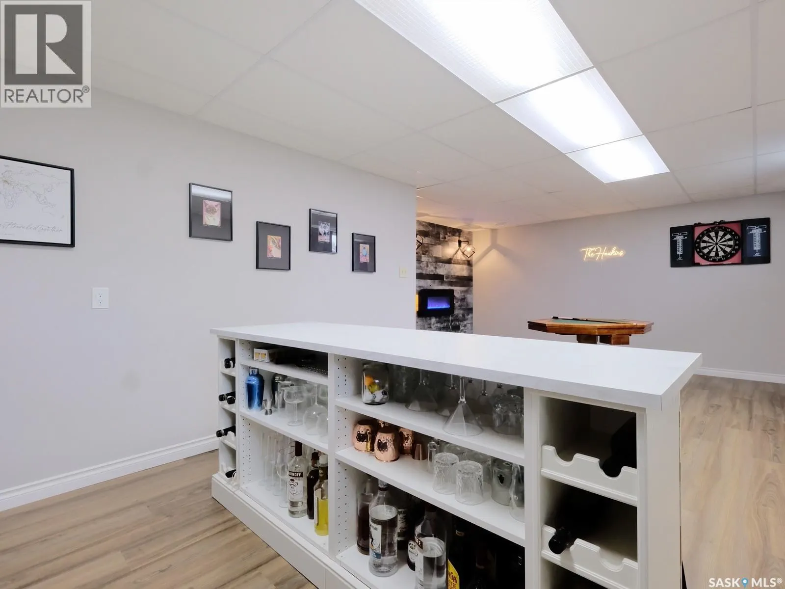 106 8th AVENUE W