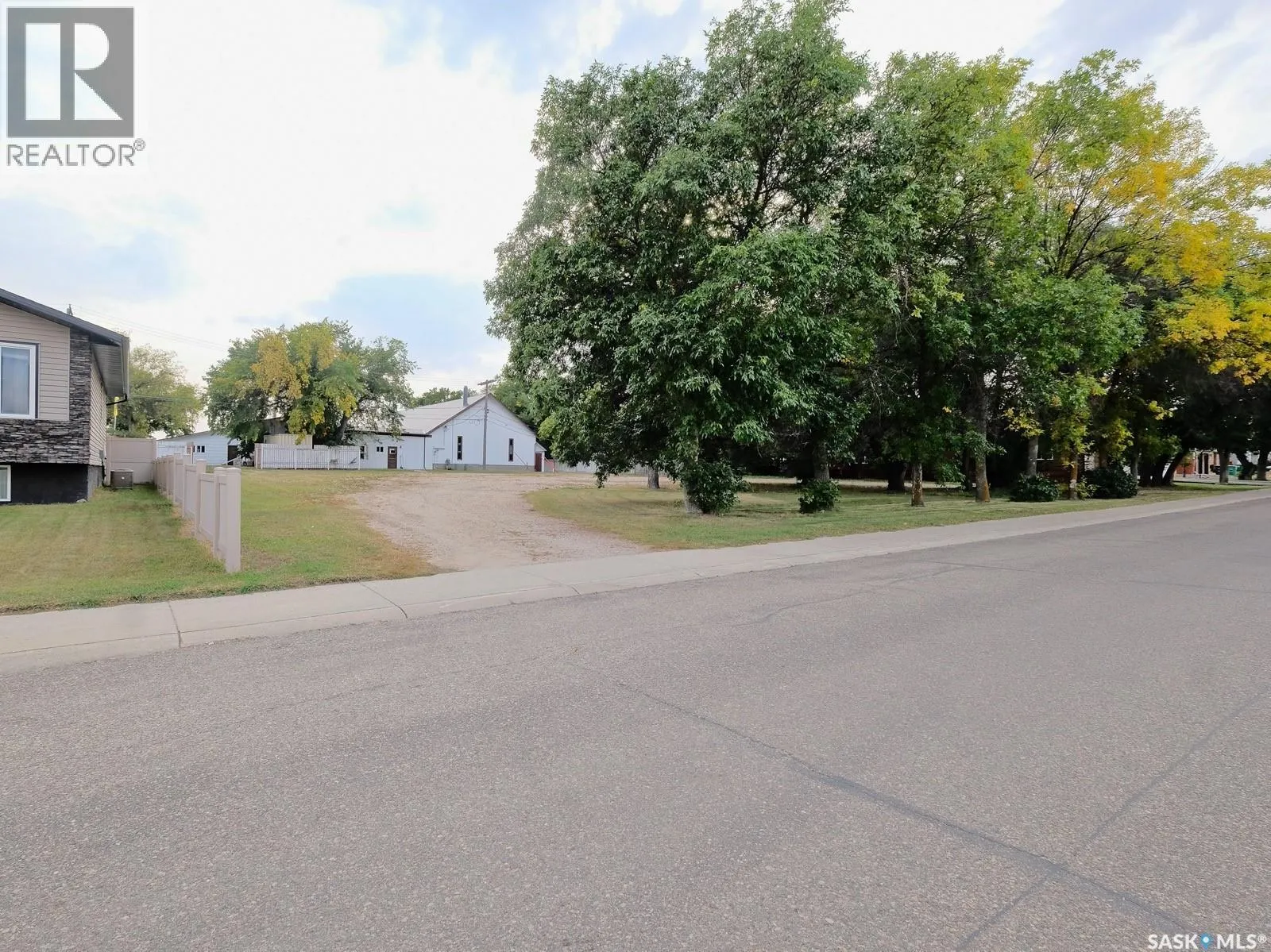106 8th AVENUE W